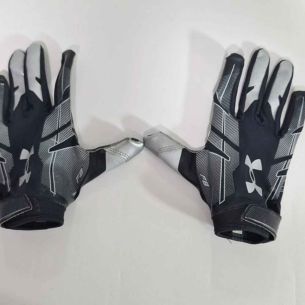 Under Armor Nitro Football Black and Gray Sports Gloves